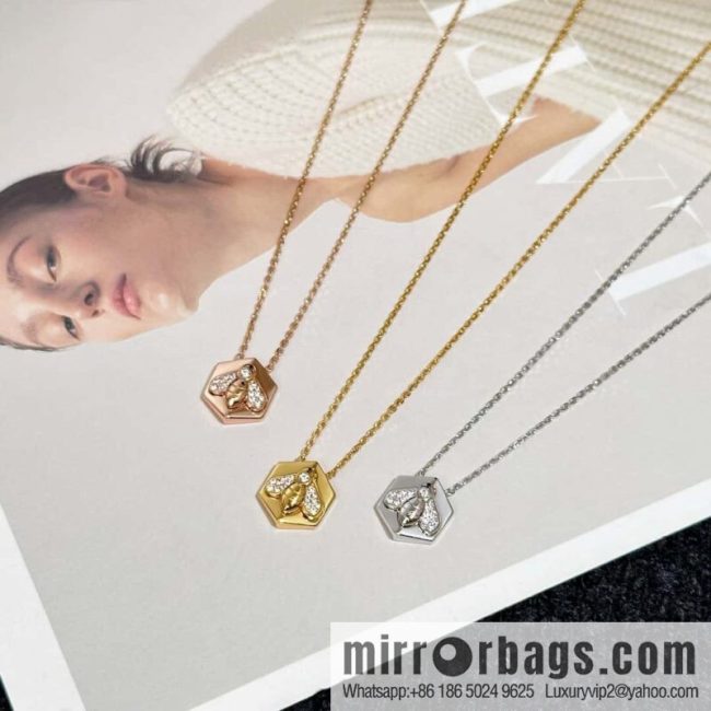 ❗️New ❗️ ☀️ Original A ☀️ Chaumet Paris CHAUMET New Bee Badge Necklace ☀️