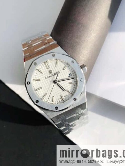 The most awesome \"Steel King\" women\'s Audemars Piguet \"Royal Oak original Calibre5800 model movement size 34mm ultra-thin mechanical watch