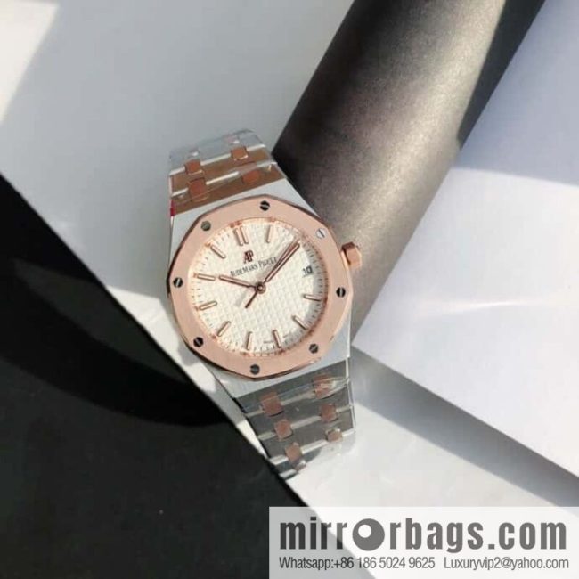 The most awesome \"Steel King\" women\'s Audemars Piguet \"Royal Oak original Calibre5800 model movement size 34mm ultra-thin mechanical watch
