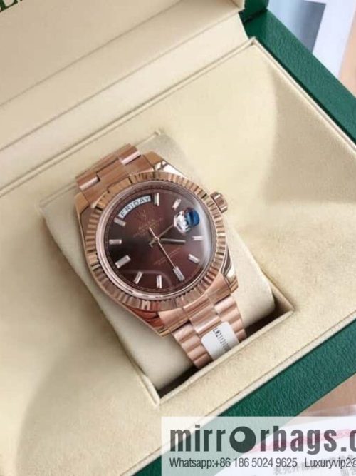 Rolex log type, the whole body is wrapped in 18k gold, the watch diameter is 41mm, and the original Swiss eta-2836 movement watch is loaded.