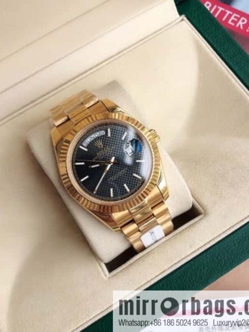 Rolex log type, the whole body is wrapped in 18k gold, the watch diameter is 41mm, and the original Swiss eta-2836 movement watch is loaded.