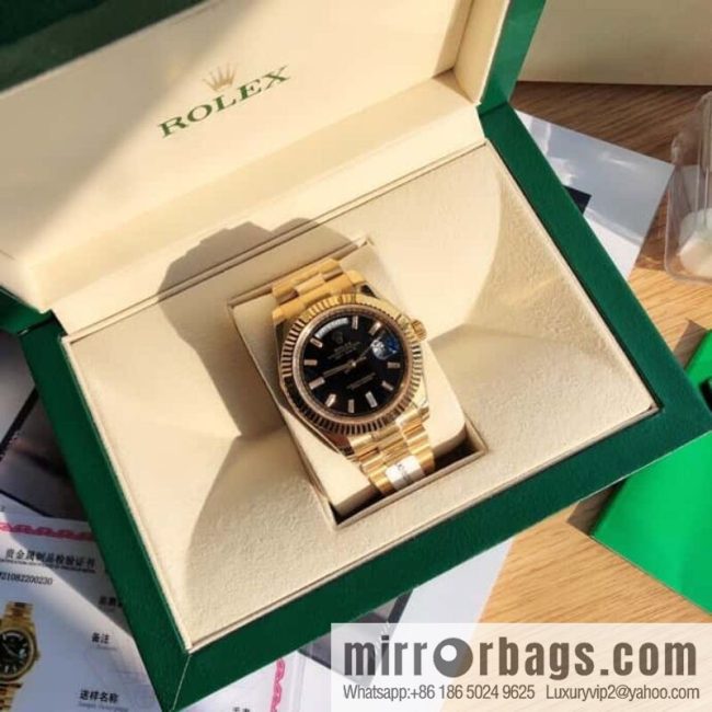 Rolex log type, the whole body is wrapped in 18k gold, the watch diameter is 41mm, and the original Swiss eta-2836 movement watch is loaded.
