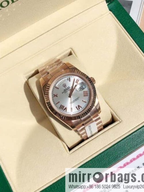 Rolex log type, the whole body is wrapped in 18k gold, the watch diameter is 41mm, and the original Swiss eta-2836 movement watch is loaded.