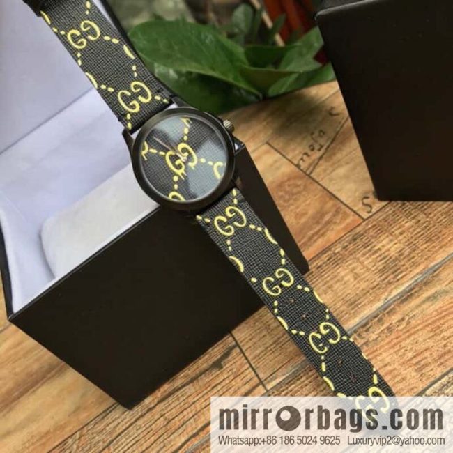The latest Gucci GUCCI model is shipped. With a three-dimensional Gucci logo and a black PVD pin clasp, the Rhonda quartz movement watch features a brushed and polished black PVD case.