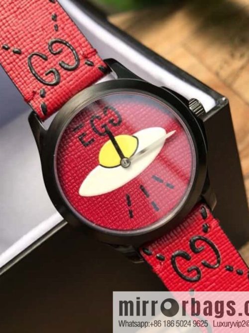 Gucci GUCCI\'s latest watch black rubber strap with three-dimensional Gucci logo and black PVD pin clasp, Rhonda quartz movement