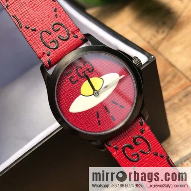 Gucci GUCCI\'s latest watch black rubber strap with three-dimensional Gucci logo and black PVD pin clasp, Rhonda quartz movement