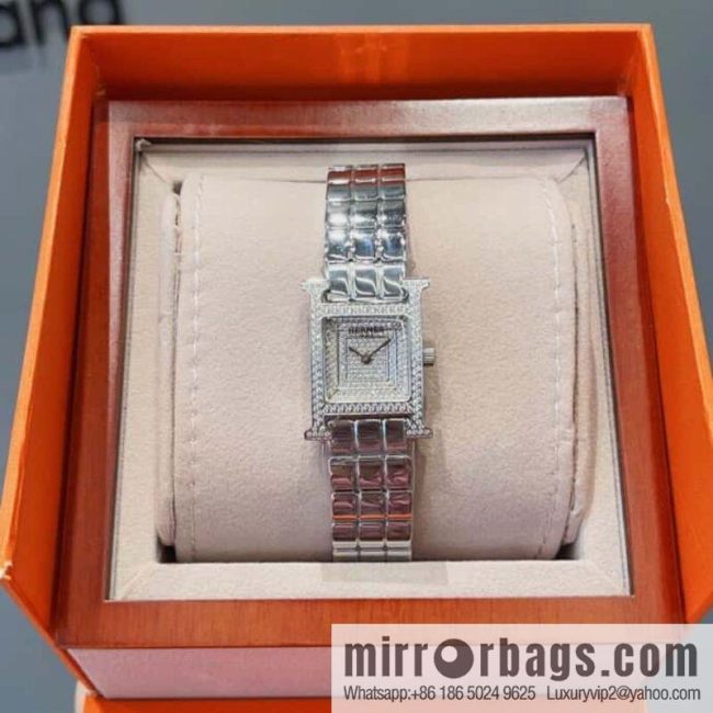 Xiaohongshu Internet celebrity, Hermès heure H steel watch - Image 2