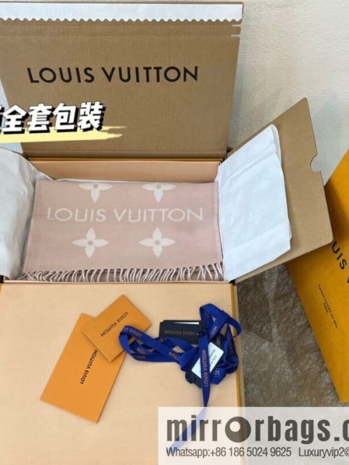 LV Louis Vuitton Essential Letter Focusing Element 100% Wool Scarf