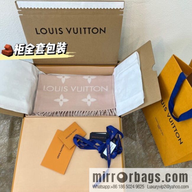 LV Louis Vuitton Essential Letter Focusing Element 100% Wool Scarf