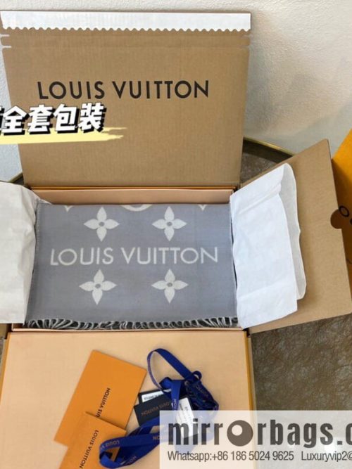 LV Louis Vuitton Essential Letter Focusing Element 100% Wool Scarf
