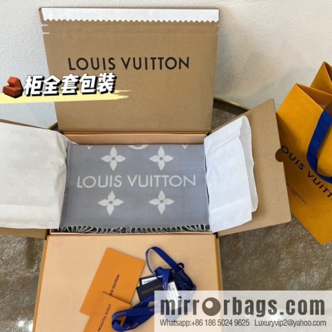 LV Louis Vuitton Essential Letter Focusing Element 100% Wool Scarf