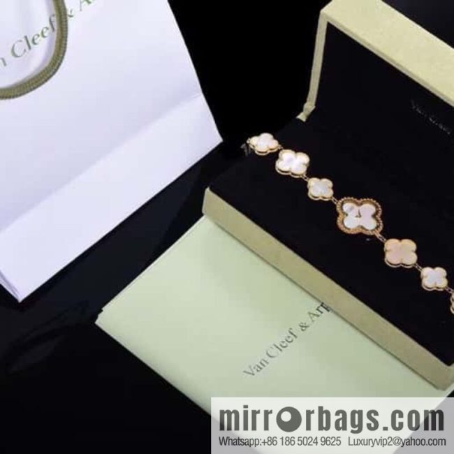 Van Cleef & Arpels -𝐕𝐚𝐧 𝐂𝐥𝐞𝐞𝐟 & 𝐀𝐫𝐩𝐞𝐥𝐬 Alhambra bracelet Swiss quartz watch