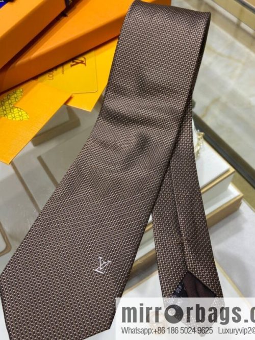 LV Louis Vuitton 100% Top Jacquard Silk Woven Checkered Tie