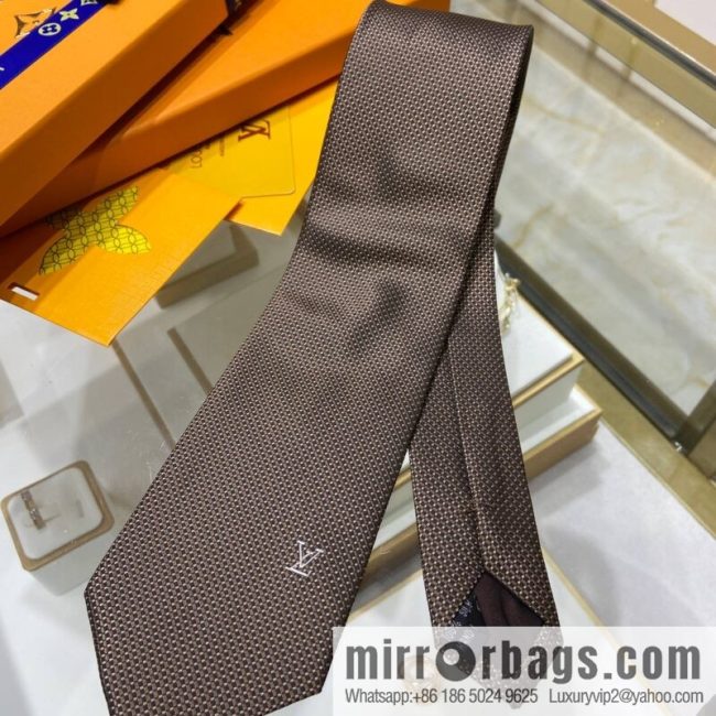 LV Louis Vuitton 100% Top Jacquard Silk Woven Checkered Tie