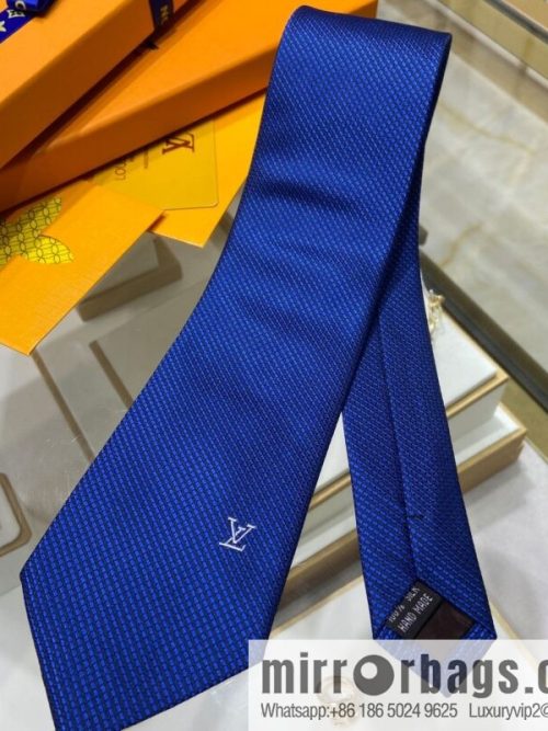 LV Louis Vuitton 100% Top Jacquard Silk Woven Checkered Tie