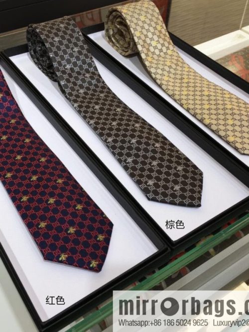 GUCCI Gucci 100% Top Jacquard Silk GG and Bee Tie