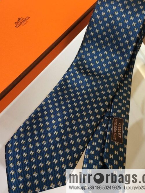 Hermes 100% Top Twill Silk Overlay Tie