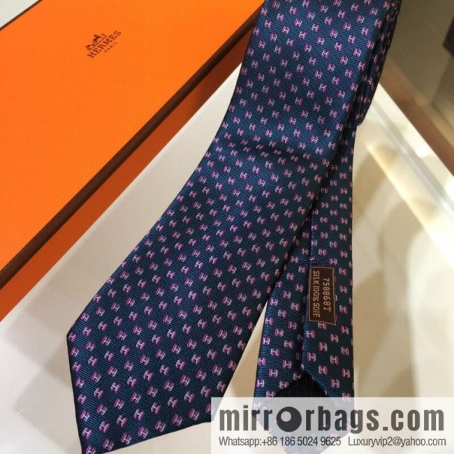 Hermes 100% Top Twill Silk Overlay Tie