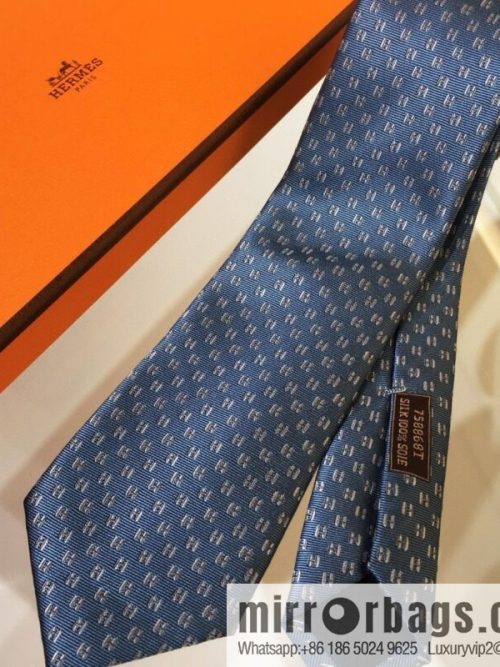 Hermes 100% Top Twill Silk Overlay Tie
