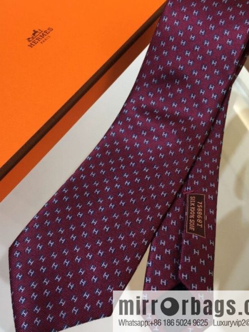 Hermes 100% Top Twill Silk Overlay Tie