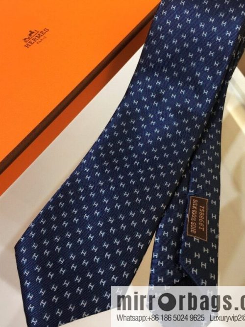 Hermes 100% Top Twill Silk Overlay Tie