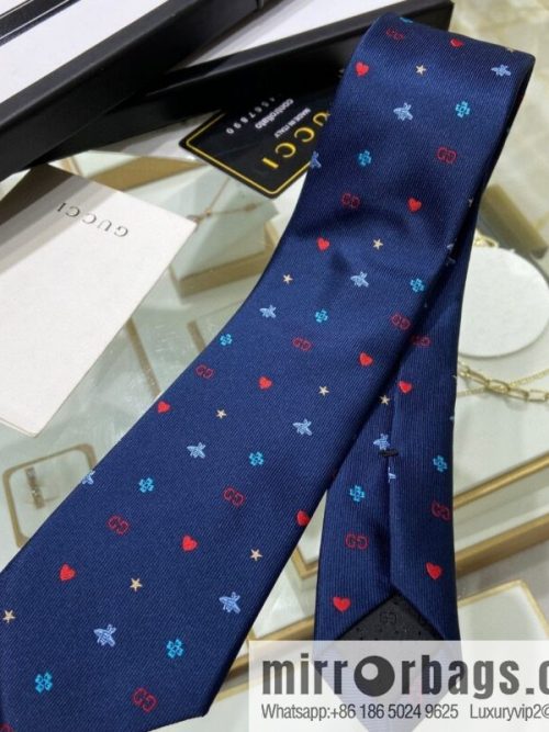 GUCCI Gucci 100% Top Jacquard Silk GG Bee and Heart Tie