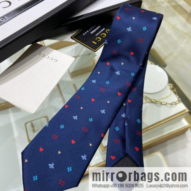 GUCCI Gucci 100% Top Jacquard Silk GG Bee and Heart Tie