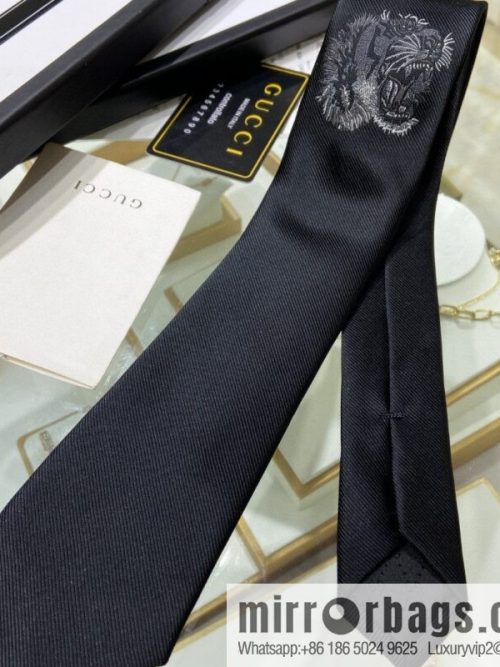 GUCCI Gucci 100% Top Jacquard Silk Tiger Tie