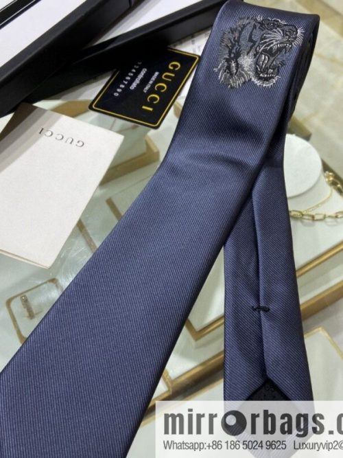 GUCCI Gucci 100% Top Jacquard Silk Tiger Tie