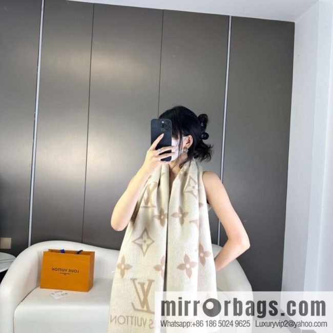 LV 𝑹𝒆𝒚𝒌𝒋𝒂𝒗𝒊𝒌 Double Sided Cashmere Scarf