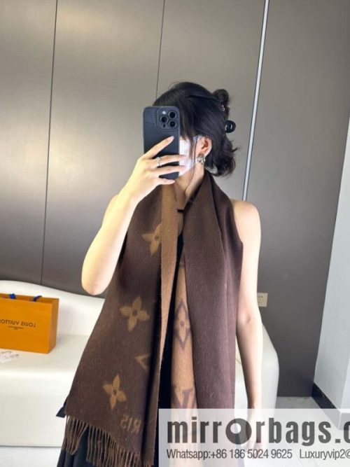 LV 𝑹𝒆𝒚𝒌𝒋𝒂𝒗𝒊𝒌 Double Sided Cashmere Scarf
