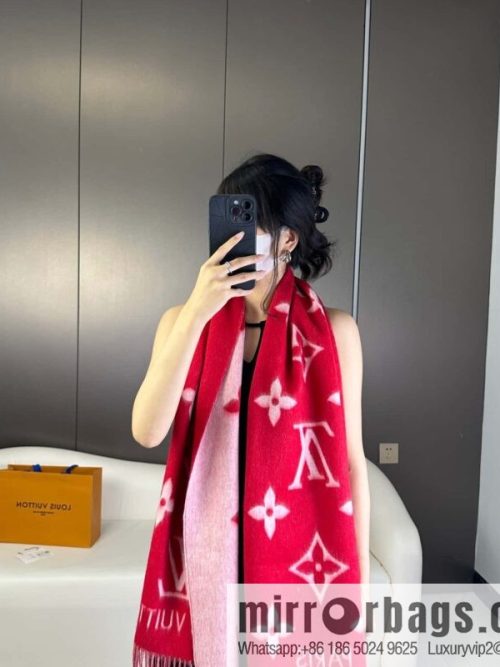 LV 𝑹𝒆𝒚𝒌𝒋𝒂𝒗𝒊𝒌 Double Sided Cashmere Scarf