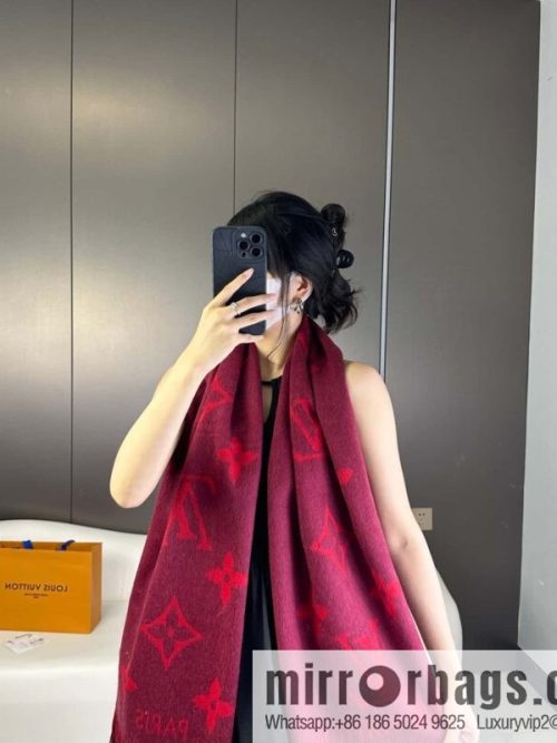 LV 𝑹𝒆𝒚𝒌𝒋𝒂𝒗𝒊𝒌 Double Sided Cashmere Scarf