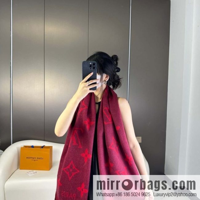 LV 𝑹𝒆𝒚𝒌𝒋𝒂𝒗𝒊𝒌 Double Sided Cashmere Scarf