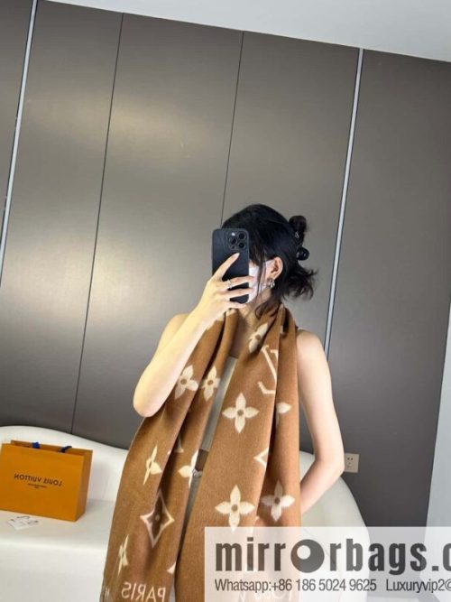 LV 𝑹𝒆𝒚𝒌𝒋𝒂𝒗𝒊𝒌 Double Sided Cashmere Scarf