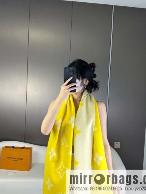 LV 𝑹𝒆𝒚𝒌𝒋𝒂𝒗𝒊𝒌 Double Sided Cashmere Scarf
