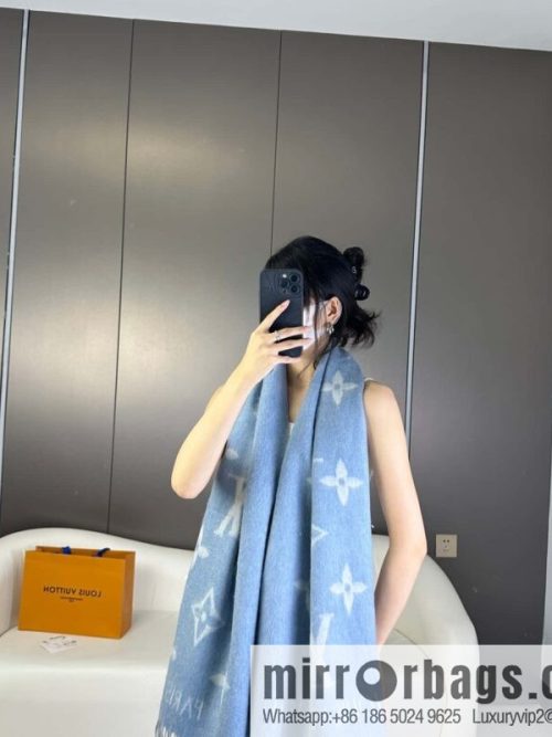 LV 𝑹𝒆𝒚𝒌𝒋𝒂𝒗𝒊𝒌 Double Sided Cashmere Scarf
