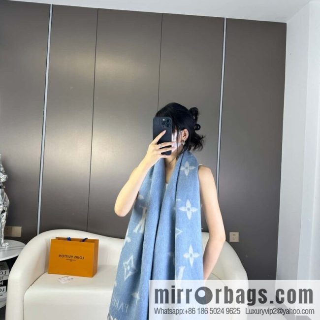 LV 𝑹𝒆𝒚𝒌𝒋𝒂𝒗𝒊𝒌 Double Sided Cashmere Scarf