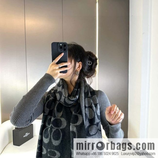 COACH Coach 2023 New Wool Shawl