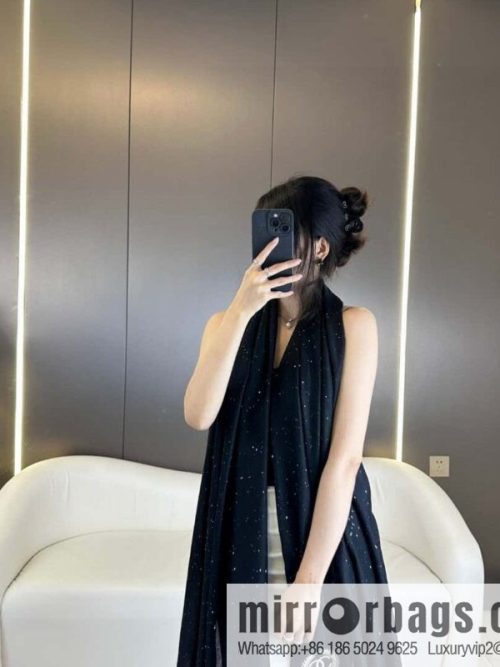 CHANEL ultra-fine wool cashmere yarn scarf
