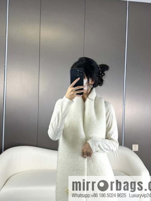 LOEWE new mohair brooch scarf