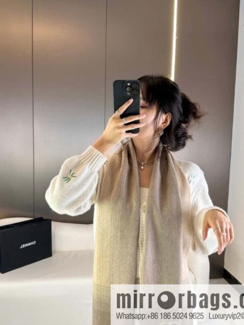 CHANEL 2023新款渐变色 细羊绒围巾
