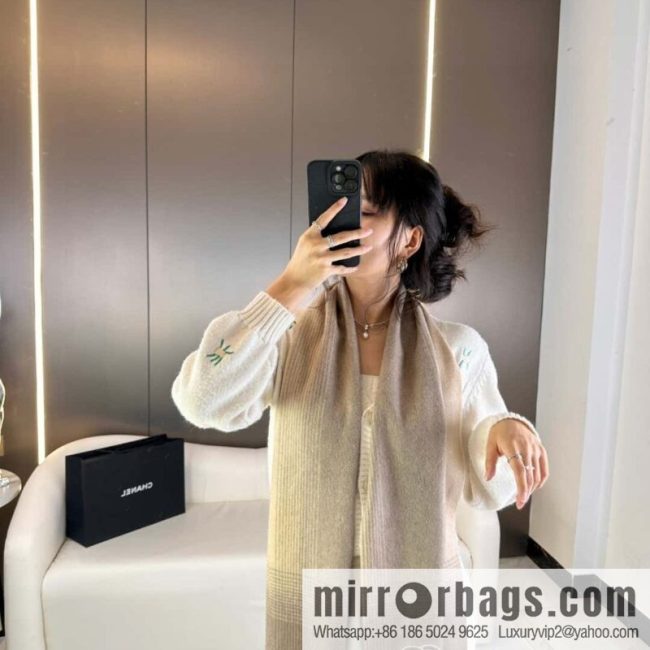 CHANEL 2023新款渐变色 细羊绒围巾