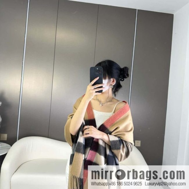 Burberry, classic big plaid shawl