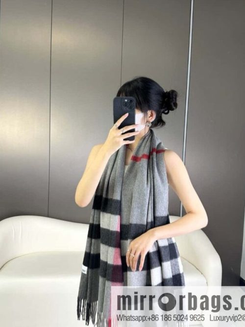 Burberry, classic big plaid shawl