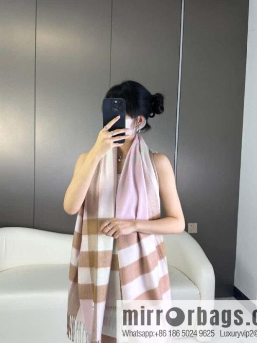 Burberry, classic big plaid shawl