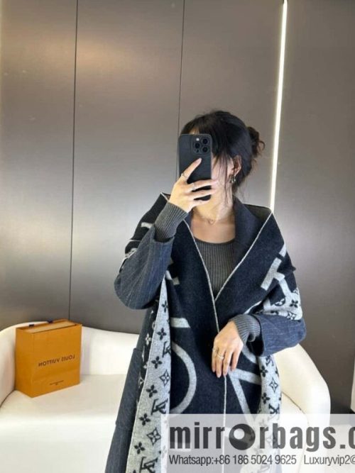 LV double color, cashmere small shawl.