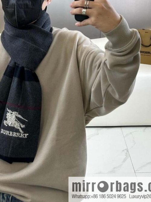 Burberry, classic warhorse plaid, high-end men\'s scarf