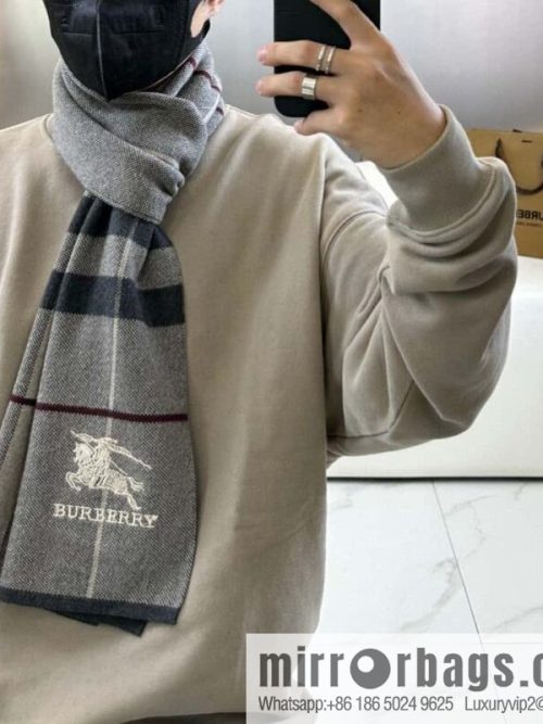 Burberry, classic warhorse plaid, high-end men\'s scarf