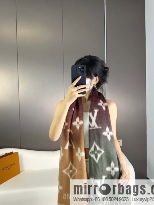 LV 𝑹𝒆𝒚𝒌𝒋𝒂𝒗𝒊𝒌 Double Sided Cashmere Scarf